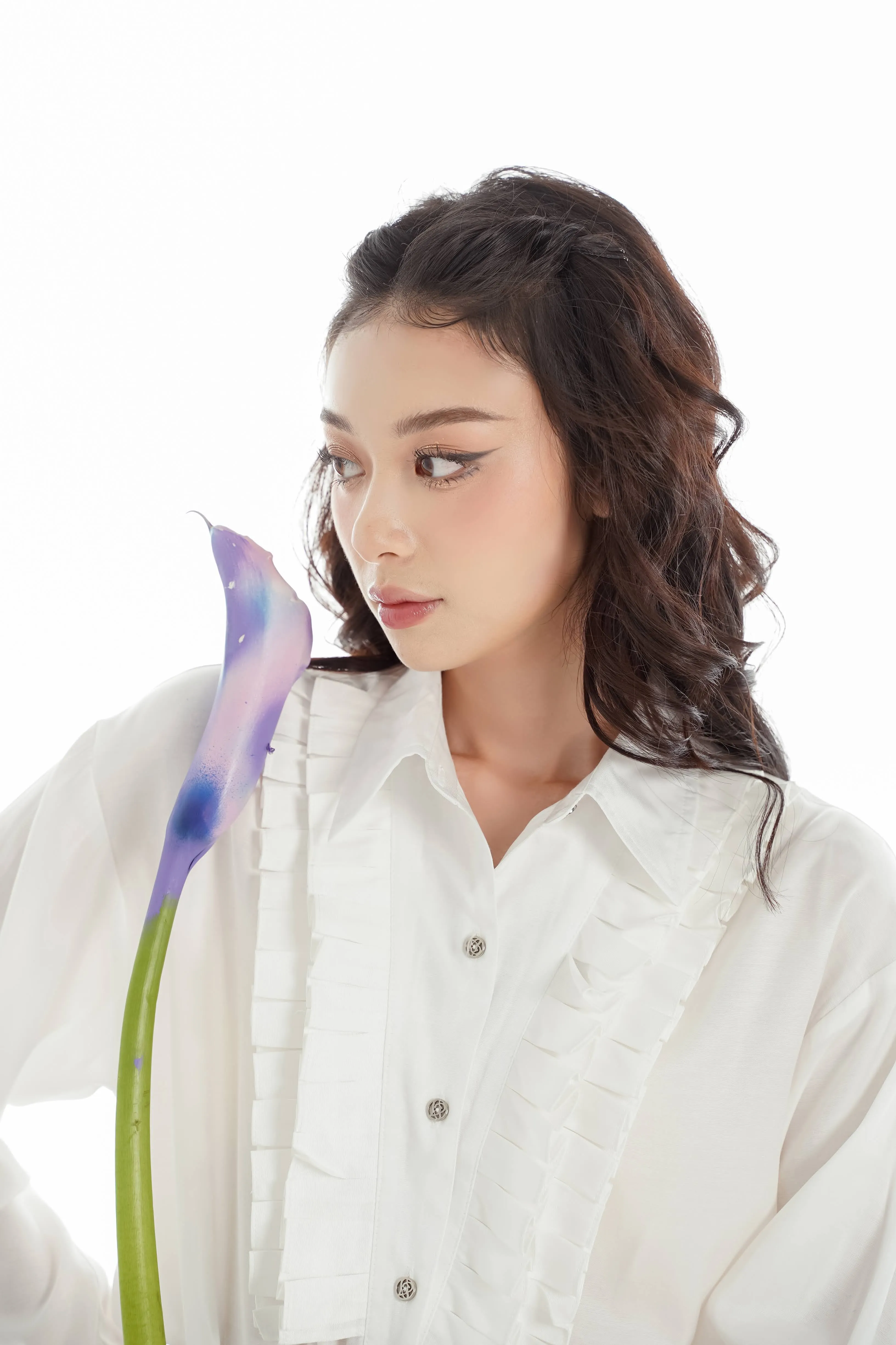Bunsa Shirt - Loose-Fit, Long Sleeves And A Stylish Ruffled Collar Design