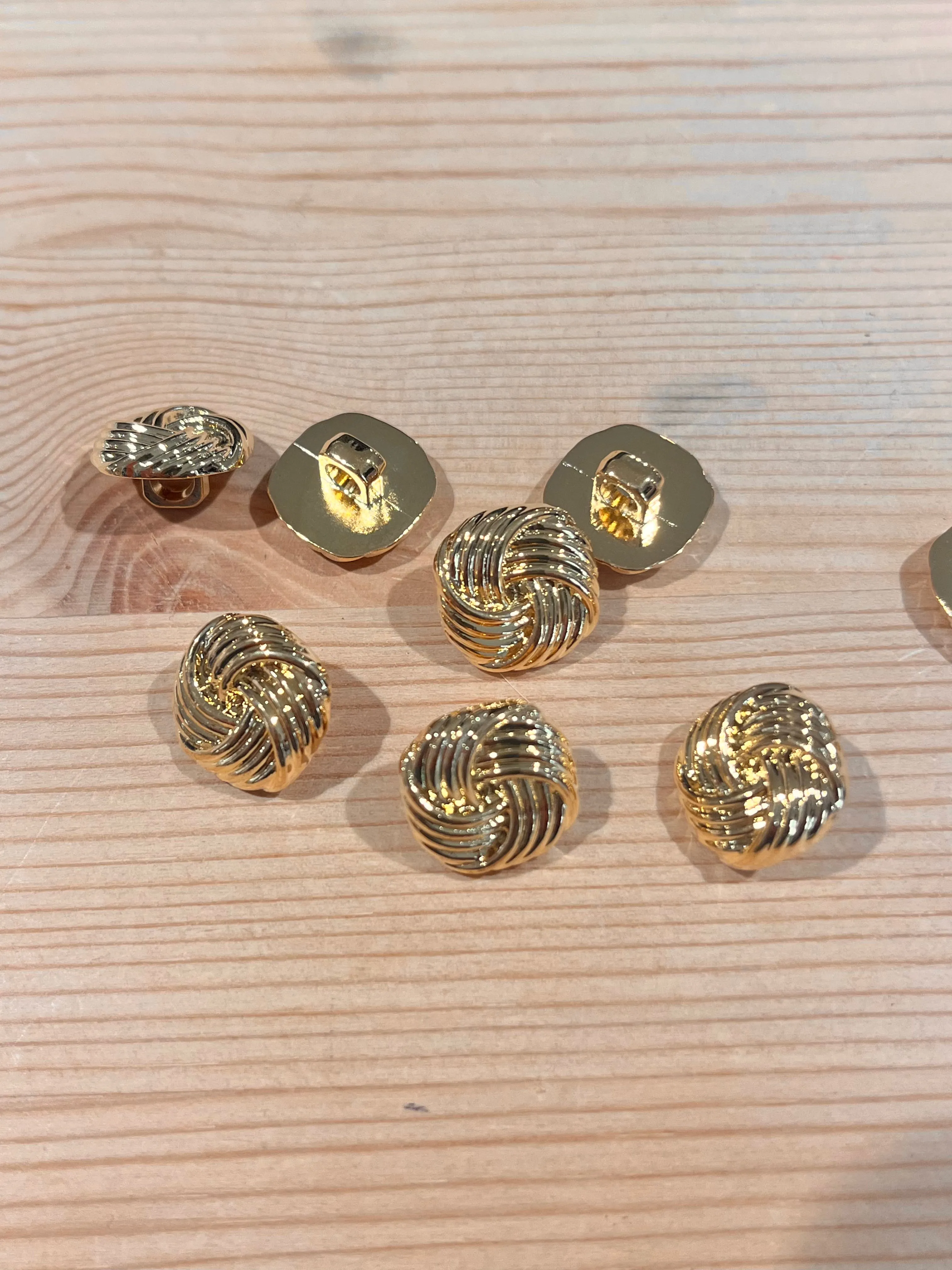 Knotted Shank Button - Gold - 15mm