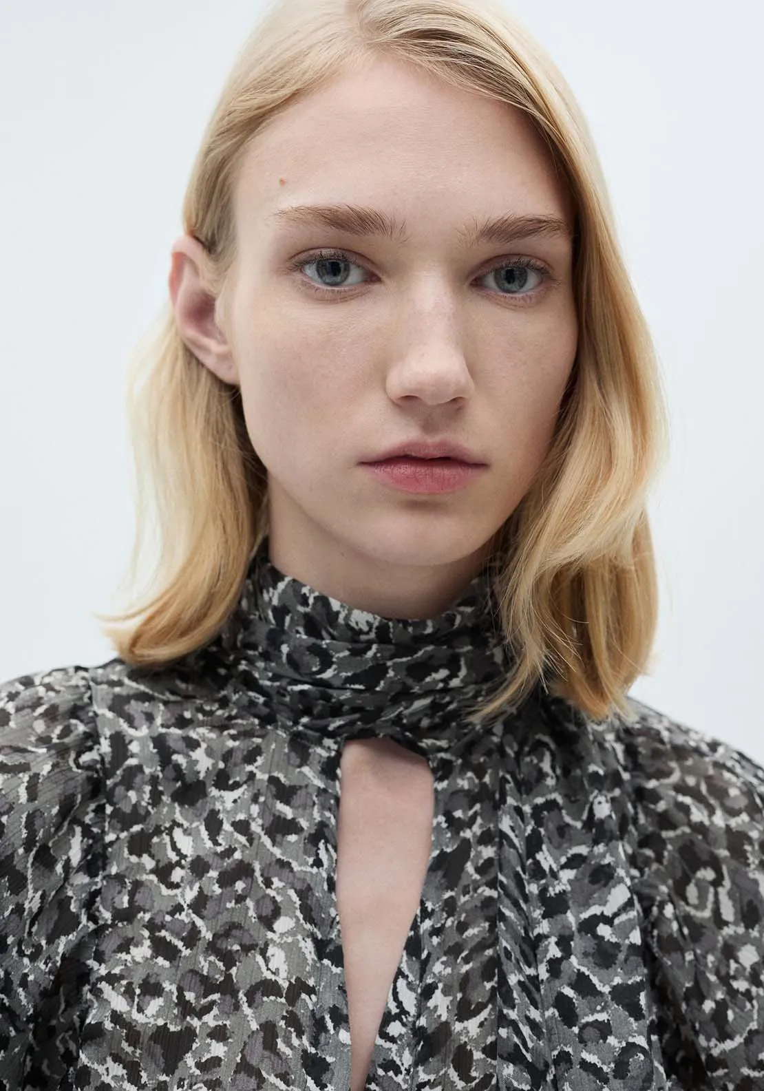 Leopard-print blouse with collar and bow - Black
