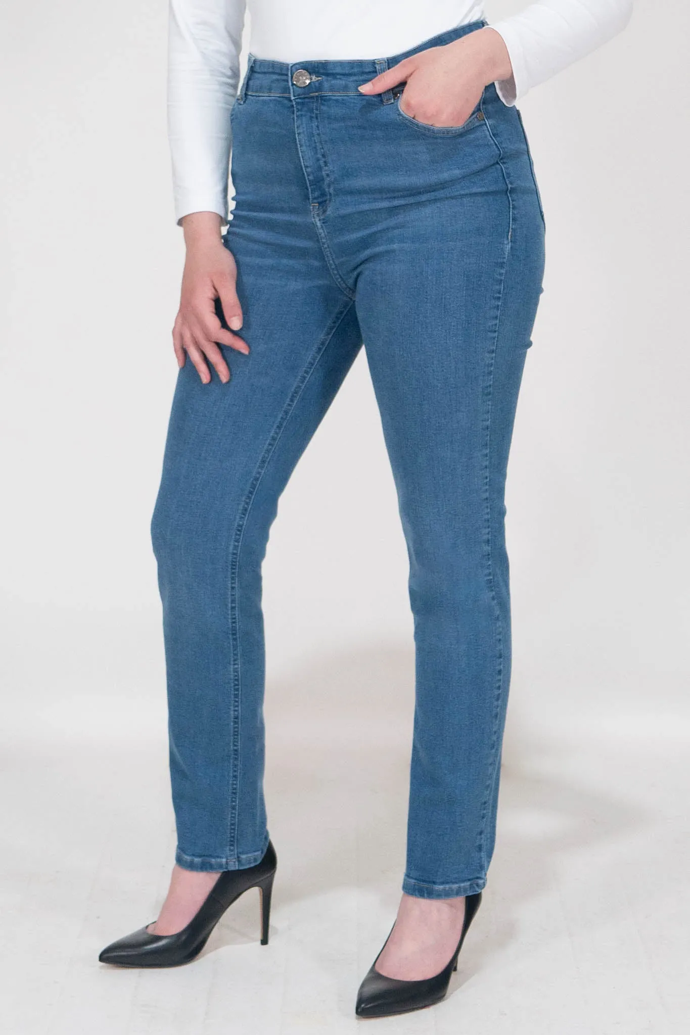 Sakura Regular Jeans - Light Wash